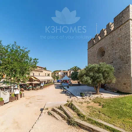 Villa Beautiful With Communal Pool *