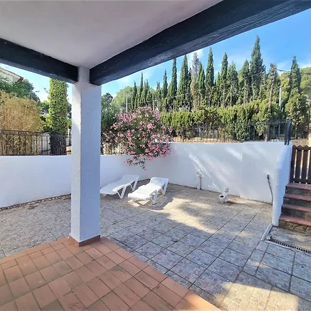 Villa Beautiful With Communal Pool *