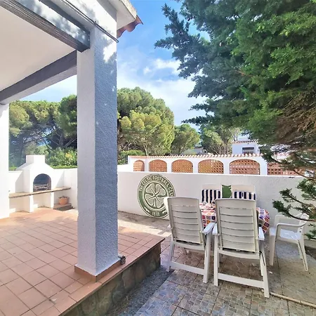 Beautiful With Communal Pool *