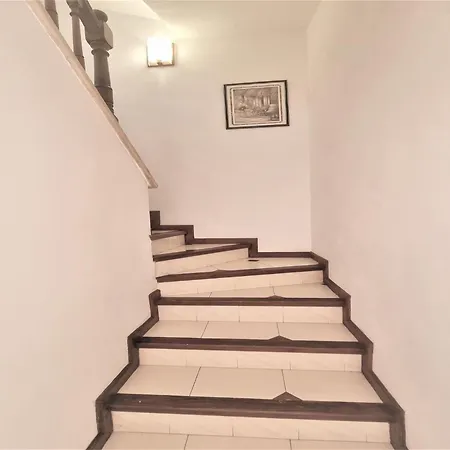 Beautiful With Communal Pool *
